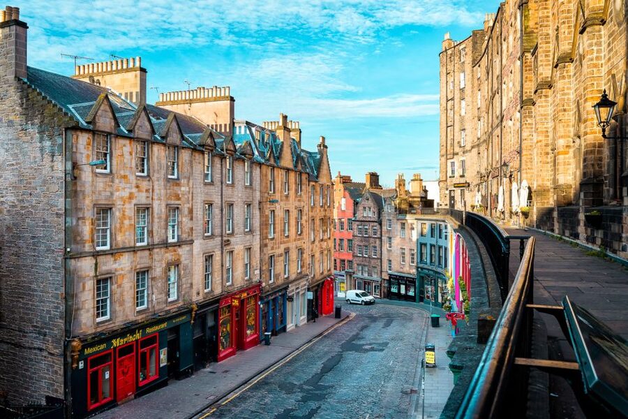 Edinburgh: Guided Harry Potter Tour in French - The graveyard stop and the names behind the characters