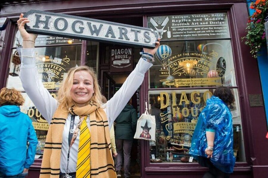 Edinburgh: Guided Harry Potter Walking Tour - Edinburgh City Chambers and the final approach