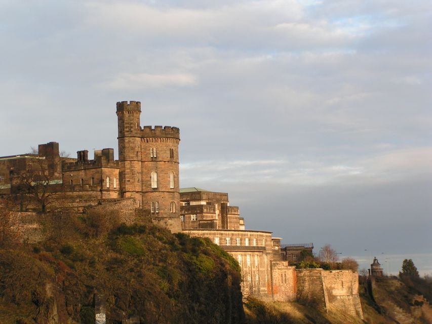 Edinburgh: Guided Tour in French - A smart first walk through Edinburgh