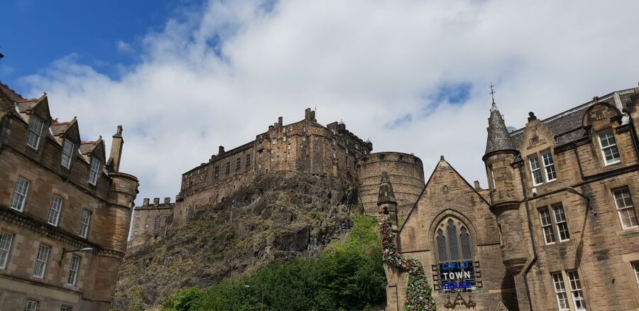 Edinburgh: Guided Tour in French - Reading Edinburgh’s Old Town