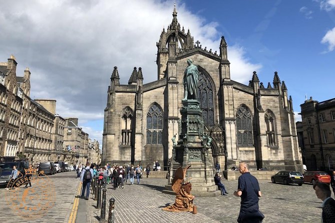 Edinburgh Half Day Guided Private Tour in a Premium Minivan - Grassmarket and Greyfriars: the city’s darker stories