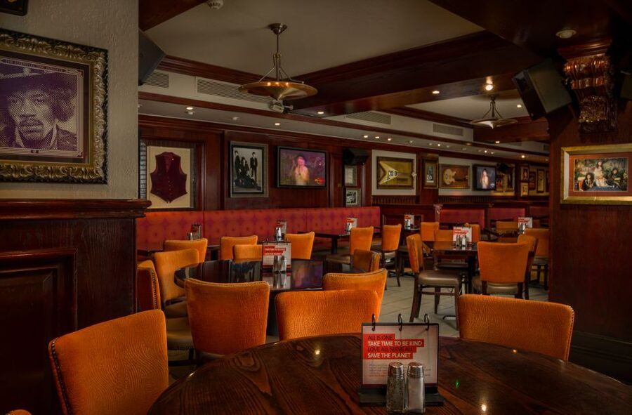 Edinburgh: Hard Rock Cafe with Set Menu for Lunch or Dinner - Service, music, and the overall mood