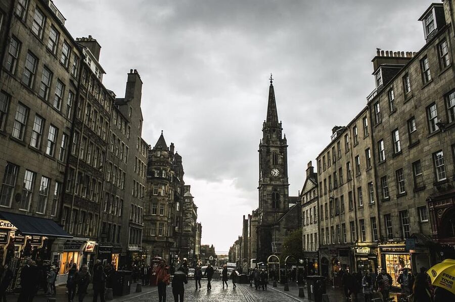 Edinburgh: Harry Potter Walking Tour with Dungeon Entry - Edinburgh Castle views and the turn into Victoria Street
