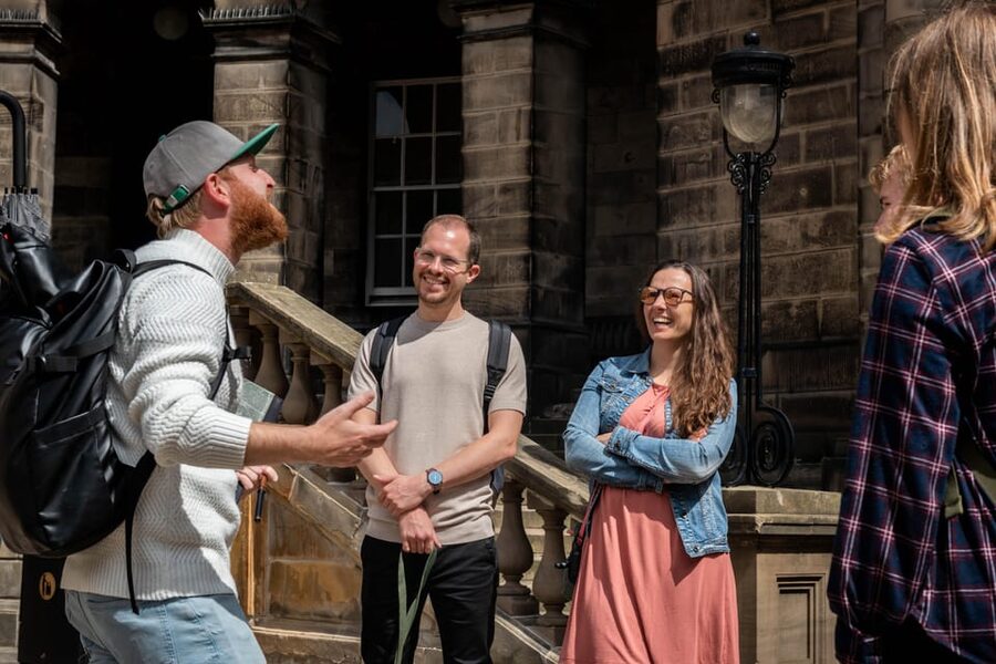 Edinburgh: Harry Potter Walking Tour with Dungeon Entry - City Chambers and the end of the walking tour