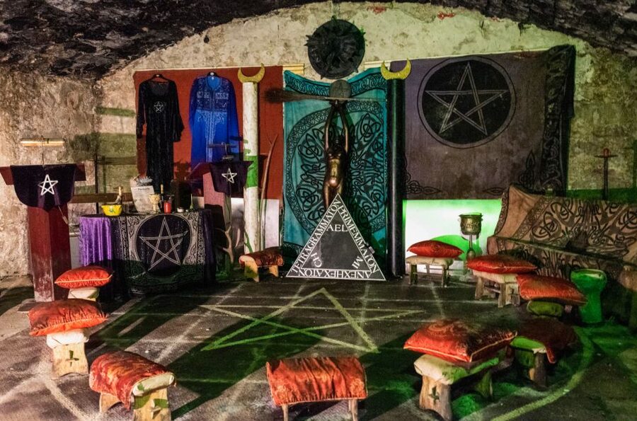 Edinburgh: Haunted Underground Vaults and Graveyard Tour - Key points to know before booking