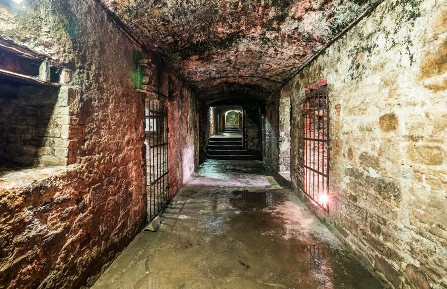 Edinburgh: Haunted Underground Vaults and Graveyard Tour - Practical details that affect your experience