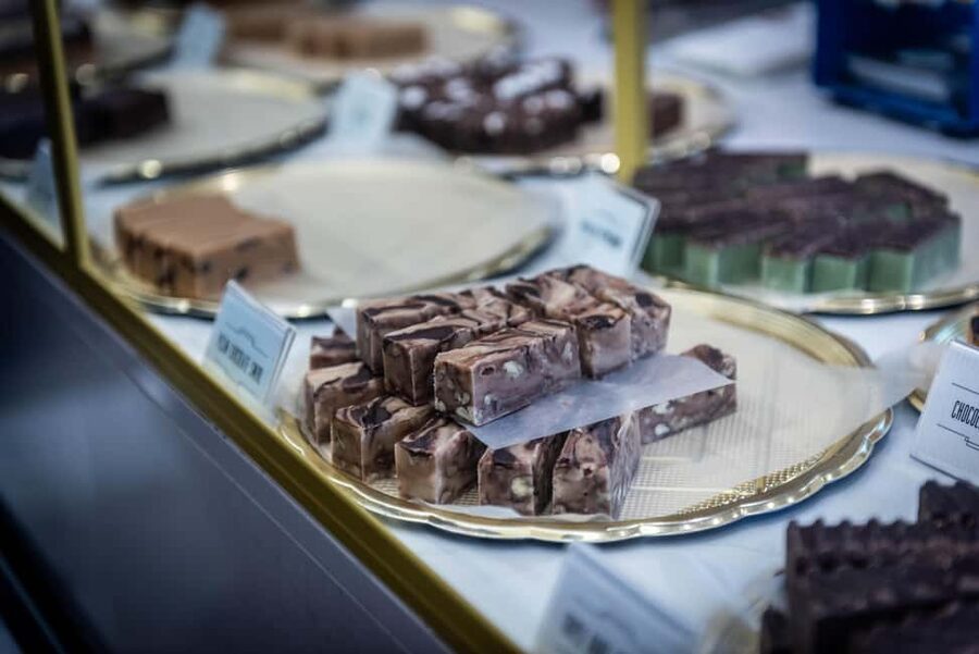Edinburgh: Historical Gems Tour & A Taste of Scottish Fudge - Who should book this Edinburgh walk?