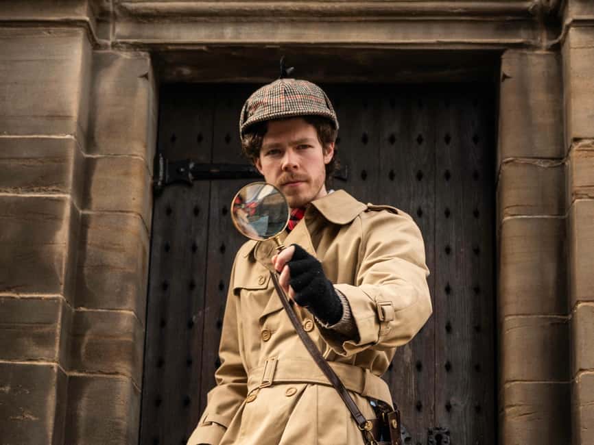 Edinburgh: Historical Gems Tour & A Taste of Scottish Fudge - The Royal Mile beyond the main street