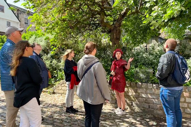 Edinburgh Historical Gems Tour with Whisky & Local Flavours - Finishing at Holyrood Palace