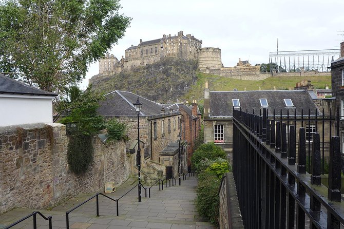 Edinburgh: History Lovers Old Town Walking Tour - What the guide adds to the experience