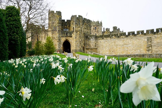 Edinburgh: Holy Island, Alnwick Castle & Kingdom of Northumbria - What the timing really feels like
