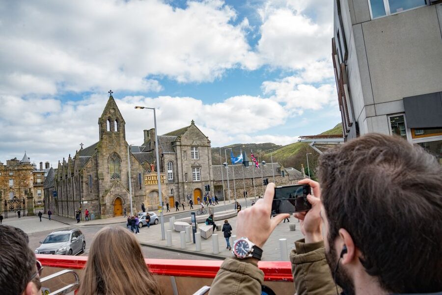 Edinburgh: Hop-On Hop-Off Bus Pass with 3 City Tours - Seats, views, weather, and comfort