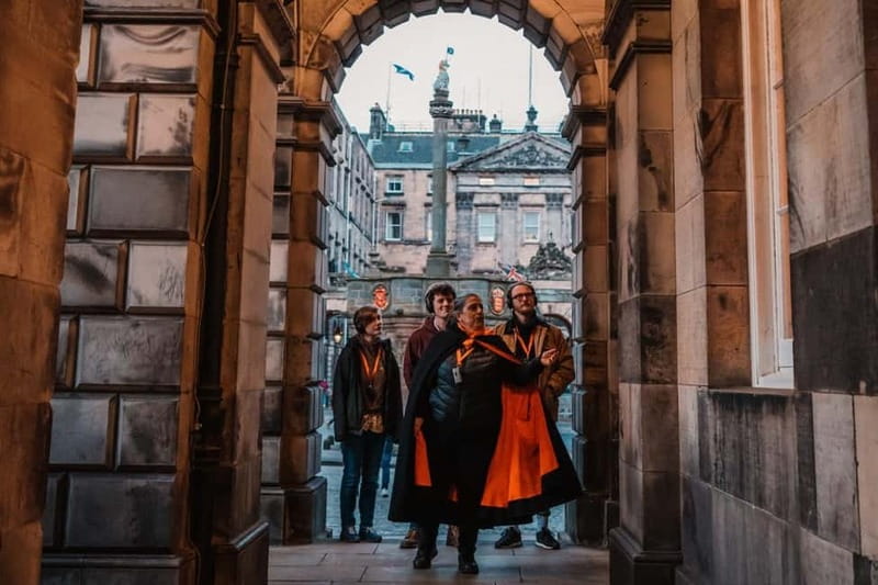 Edinburgh: Immersive Small-Group Haunted Underground Tour - Fifteen minutes through the Old Town
