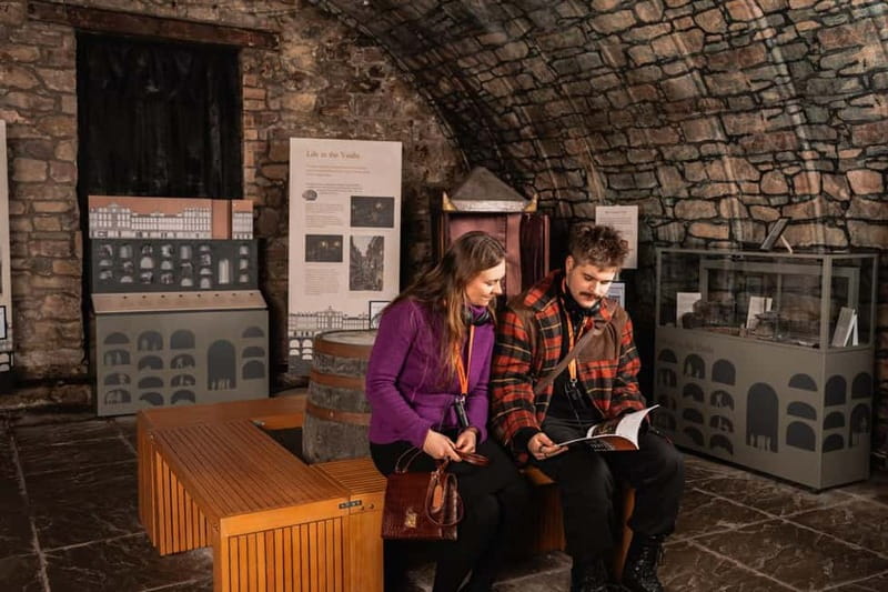 Edinburgh: Immersive Small-Group Historic Vaults Tour - A guide makes the difference