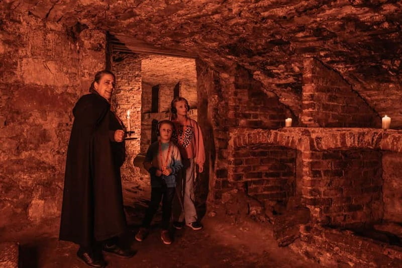 Edinburgh: Kids Immersive Underground Small-Group Tour - A child-friendly route through Edinburgh’s darker past
