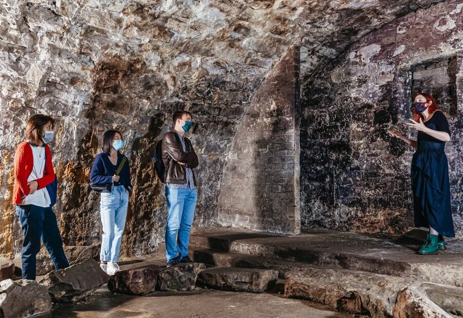 Edinburgh: Late-Night Underground Vaults Terror Tour - Starting at the Royal Mile after dark