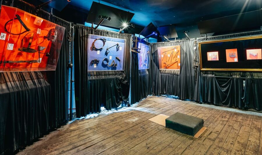 Edinburgh: Late-Night Underground Vaults Terror Tour - The torture exhibition