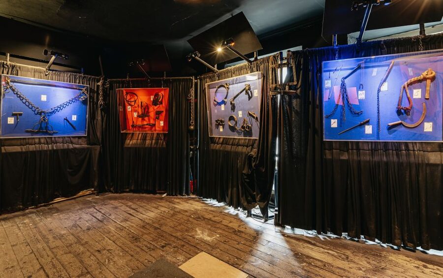 Edinburgh: Late-Night Underground Vaults Terror Tour - The guide is the key variable
