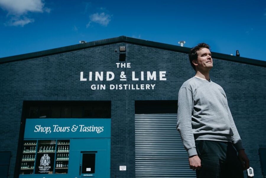 Edinburgh: Lind & Lime Gin Distillery Tour & Tasting - Botanicals, flavor, and the large still
