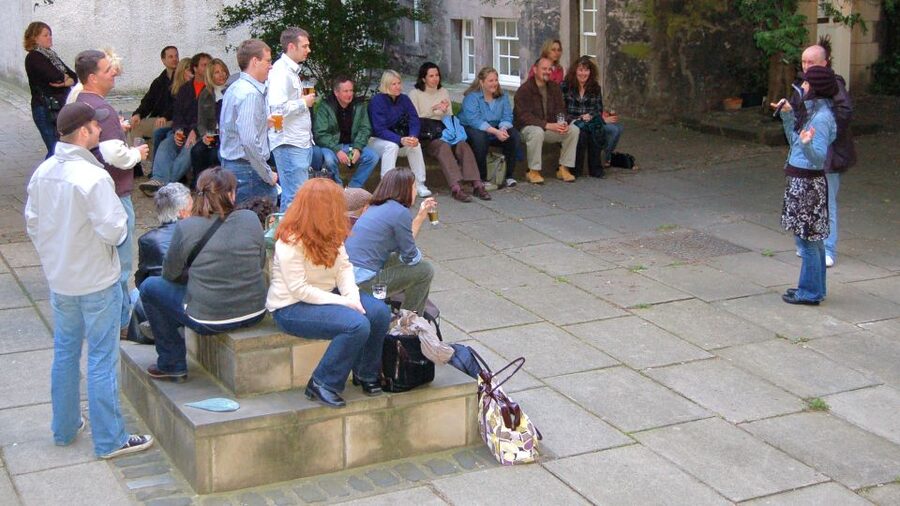 Edinburgh Literary Pub Tour with "Real-Actors" - From Harry Potter to Inspector Rebus