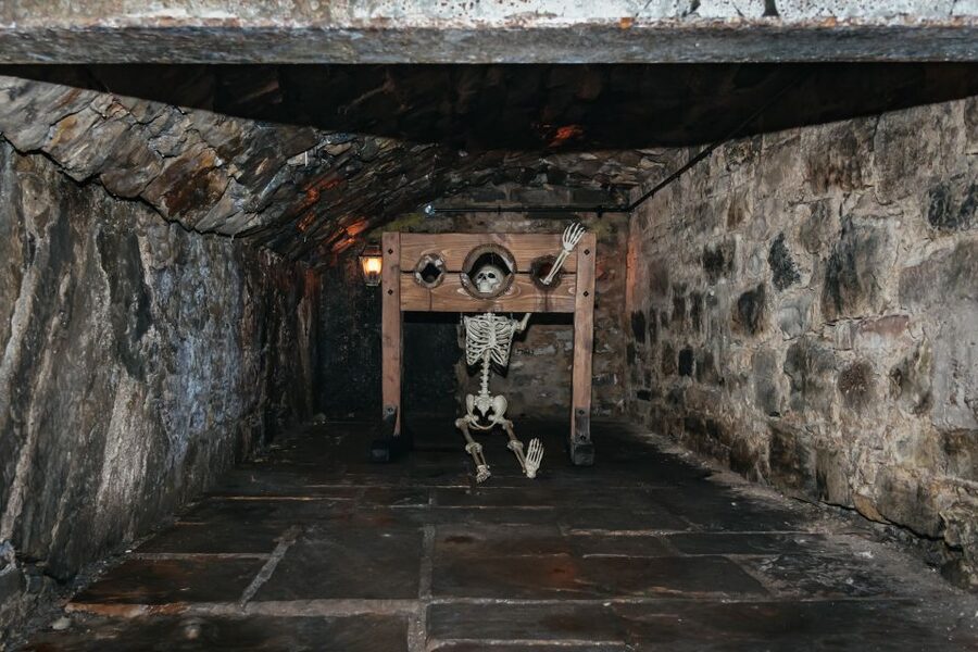 Edinburgh: Old Town and Underground Historical Tour - Key points to know before booking