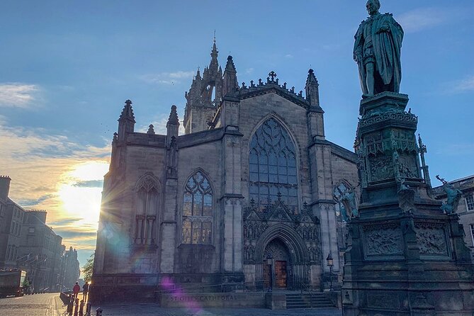 Edinburgh Old Town: Historical Guided Walking Tour - Starting at 351 High Street at 10:30 am
