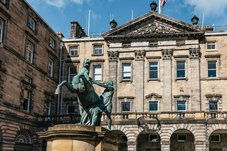 Edinburgh: Old Town History and Tales Walking Tour - St. Giles Cathedral and the Royal Mile setting
