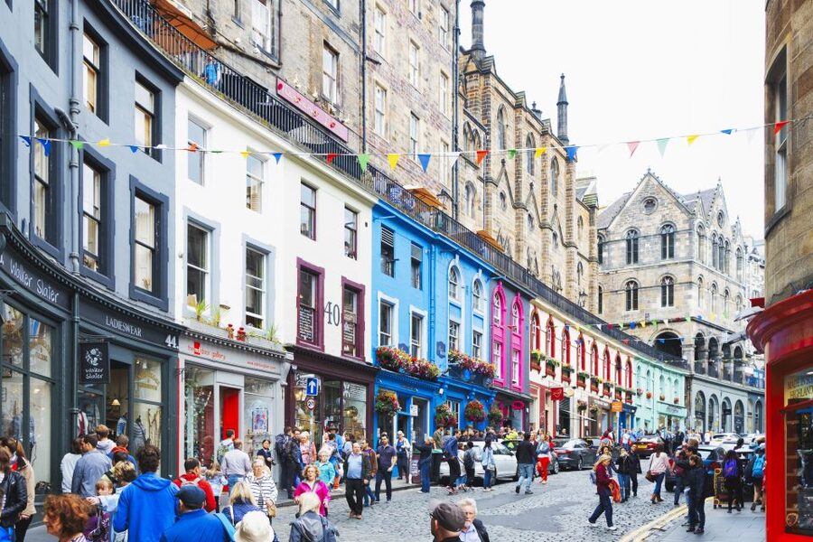 Edinburgh Old Town: Professional Photoshoot & Edited Photos - Why a photoshoot works well in Edinburgh Old Town