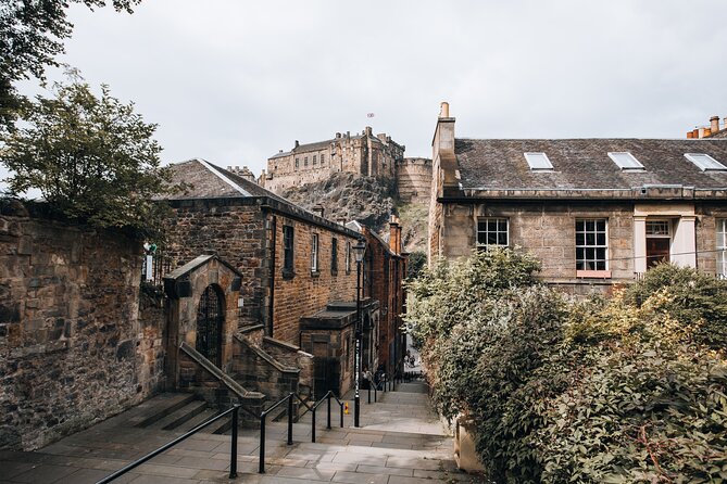 Edinburgh: Old Town's Highlights Walking Tour - A smart first walk along Edinburgh’s oldest street