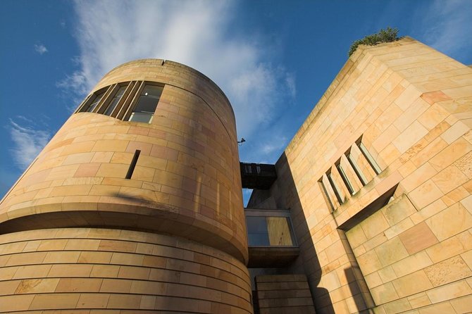 Edinburgh: Old Town's Highlights Walking Tour - William Wallace, national heroes, and Scottish identity