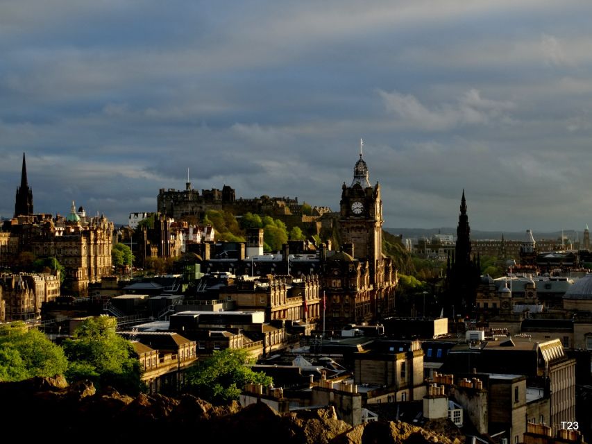 Edinburgh: Old Town Stories - Guided Walking Tour - Following the Old Town’s cobbled story