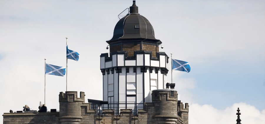 Edinburgh: Old Town Walking Tour with an APP - Key points to know before you book