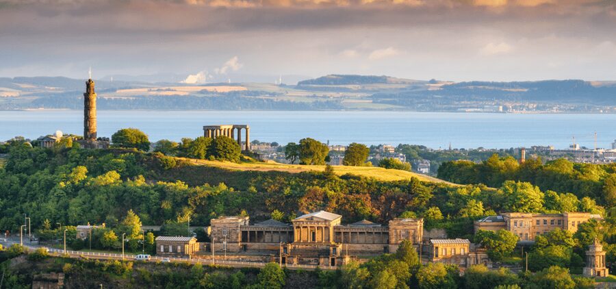 Edinburgh: Old Town Walking Tour with an APP - Calton Hill gives you the right opening view