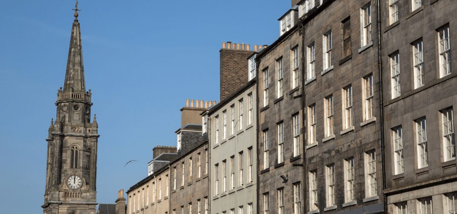 Edinburgh: Old Town Walking Tour with an APP - John Knox House and the people behind the streets