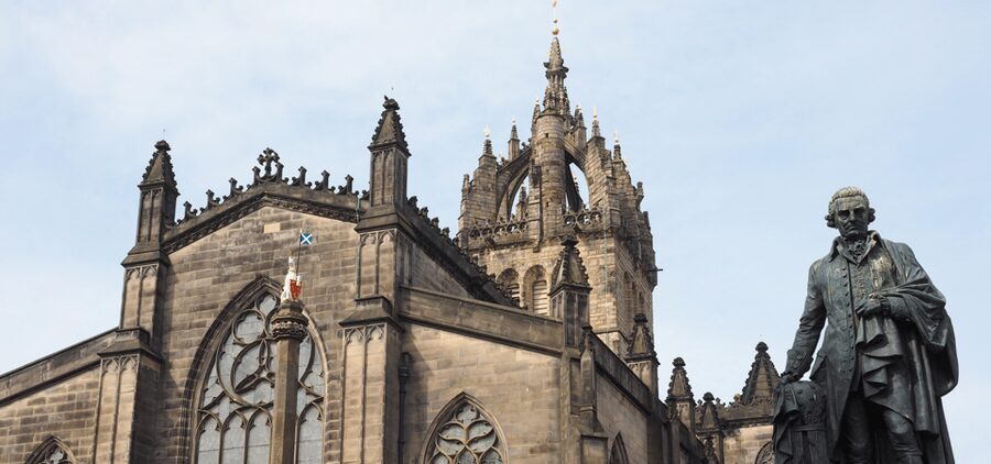 Edinburgh: Old Town Walking Tour with an APP - How the phone tour works in practice