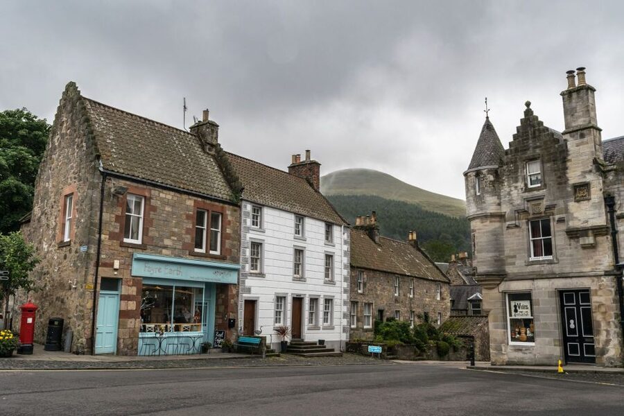 Edinburgh: "Outlander" Filming Locations Guided Tour - Meeting point, luggage, and practical limits