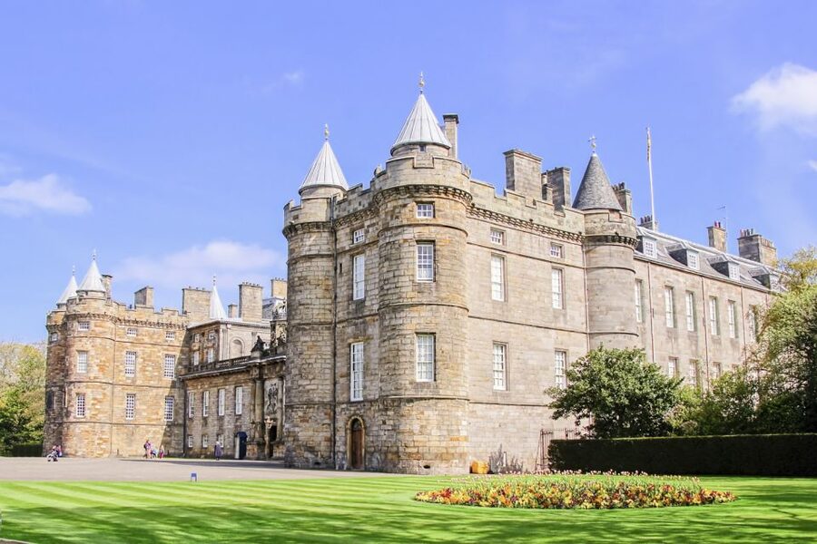 Edinburgh: Palace of Holyroodhouse Entry Ticket - A café stop to round out the visit