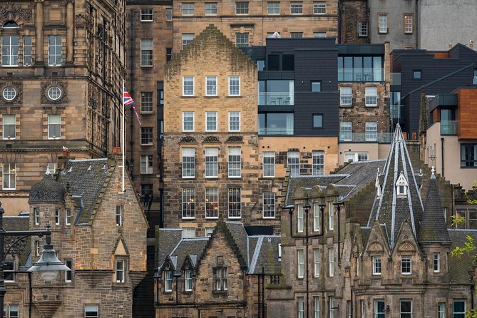 Edinburgh Photography Masterclass - Private Photography Lesson - Golden hour, street lights, and the change to night