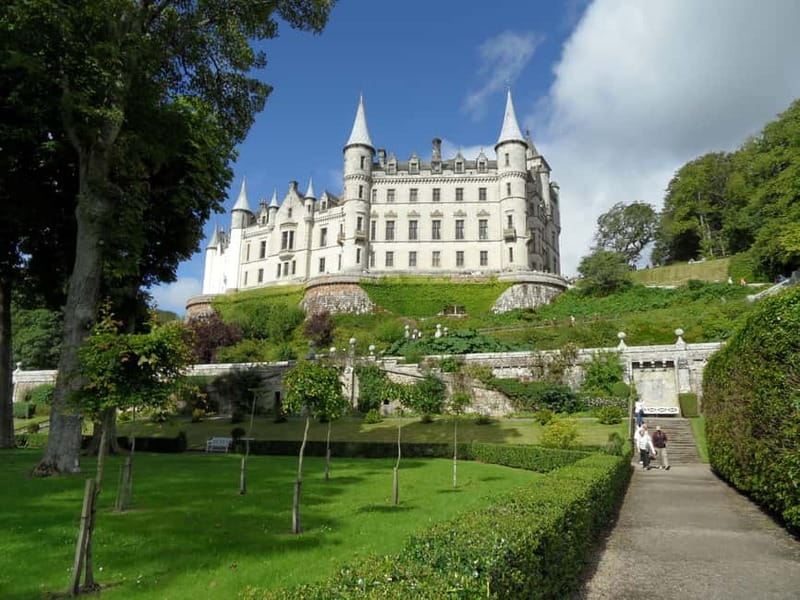 Edinburgh: Private Guided Walking Tour - Starting on Edinburgh’s historic Royal Mile