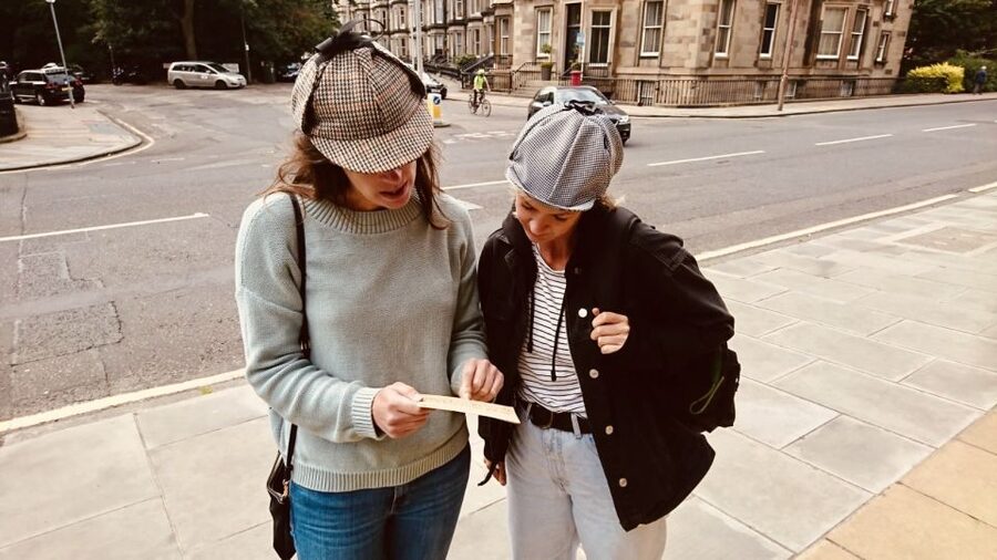 Edinburgh: Private Sherlock Holmes Adventure Tour Challenge - Starting beside Sherlock Holmes