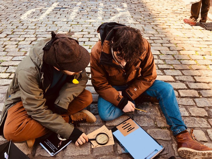Edinburgh: Private Sherlock Holmes Adventure Tour Challenge - Solving the mystery at your own pace