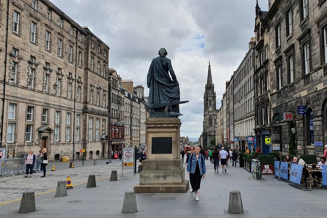 Edinburgh Private Walking Tour - Victoria Street, food tips, and a useful finish