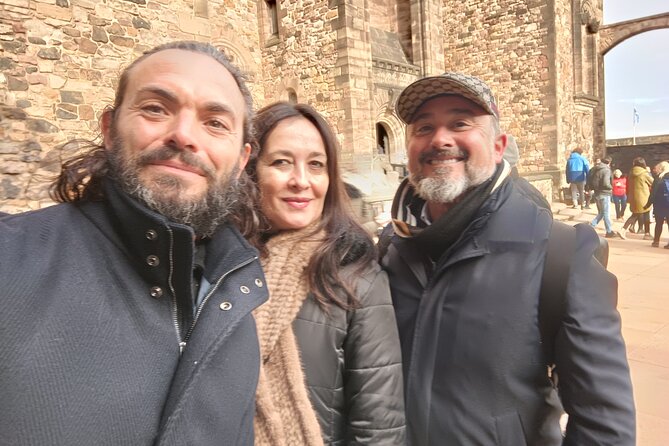 Edinburgh Private Walking Tour in Spanish - Victoria Street, the Writers’ Museum, and the best photographs