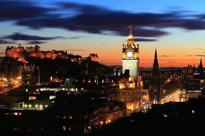 Edinburgh: Private Walking Tour - Finding the useful local details