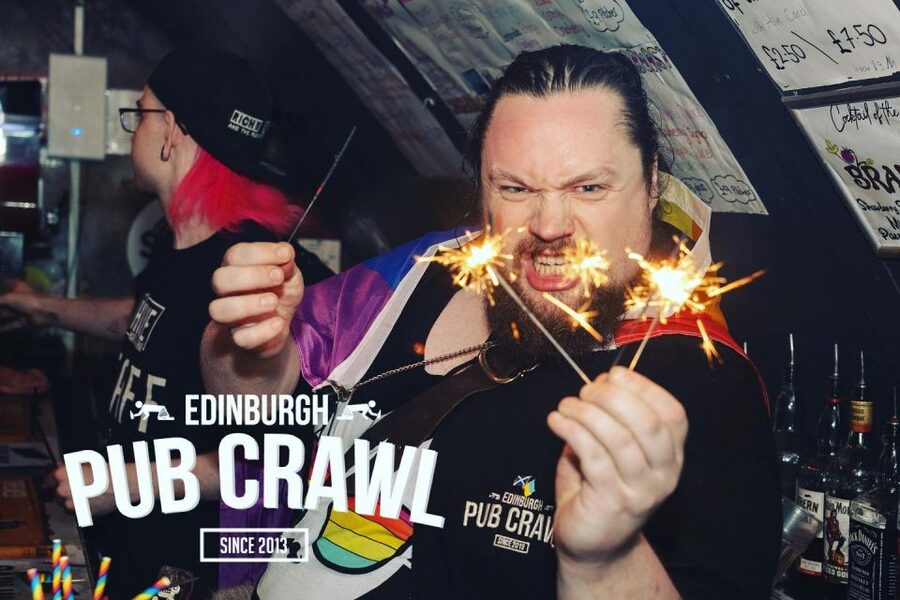 Edinburgh: Pub Crawl 7 Bars with 6 Shots - A good match for solo visitors and social groups