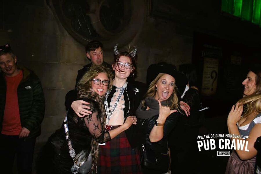 Edinburgh: Pub Crawl 7 Bars with 6 Shots - What the walking and timing feel like