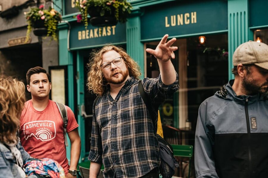 Edinburgh: Pubs and History Guided Walking Tour with Beer - Walking the Royal Mile with beer in mind