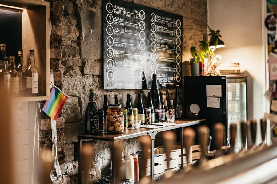 Edinburgh: Pubs and History Guided Walking Tour with Beer - Canongate and the longer final pub stop