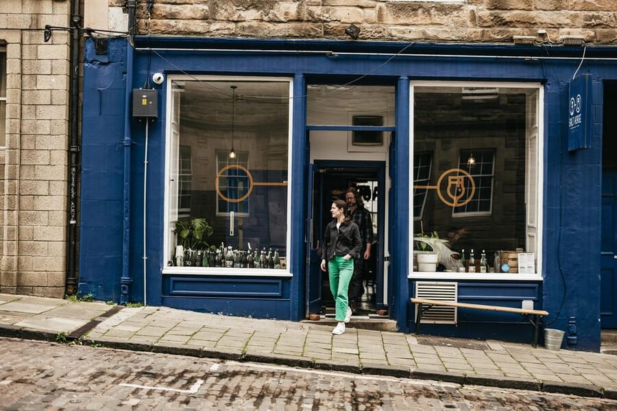 Edinburgh: Pubs and History Guided Walking Tour with Beer - What can make the experience better