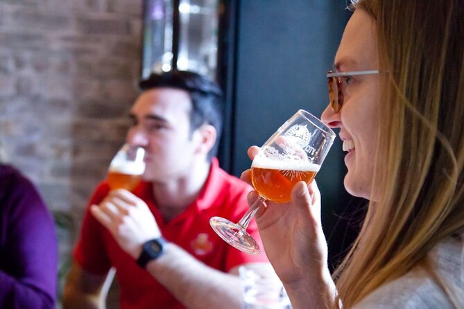 Edinburgh: Pubs & History Walking Tour with Beer Tasting - Starting at St Giles Street